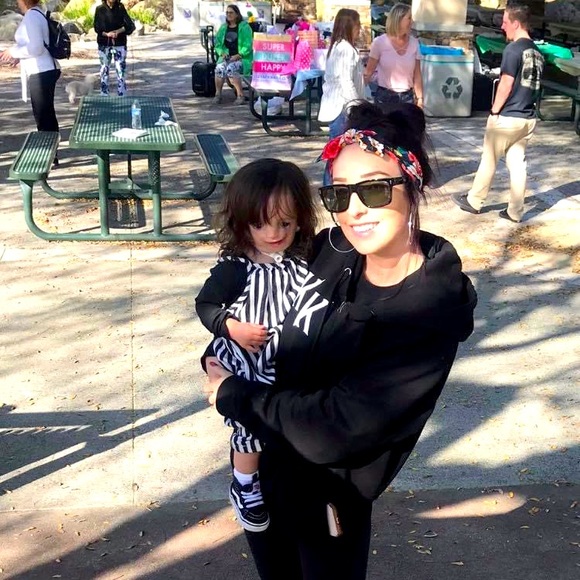 Meet your Posher, Brooke - Picture 1 of 1